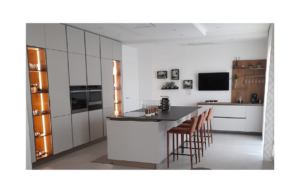 Prezioso Casa Una cucina Oyster di Veneta a casa di Amalia e Massimo