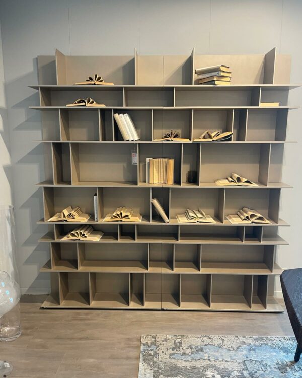 CV 540 LIBRERIA WALLY