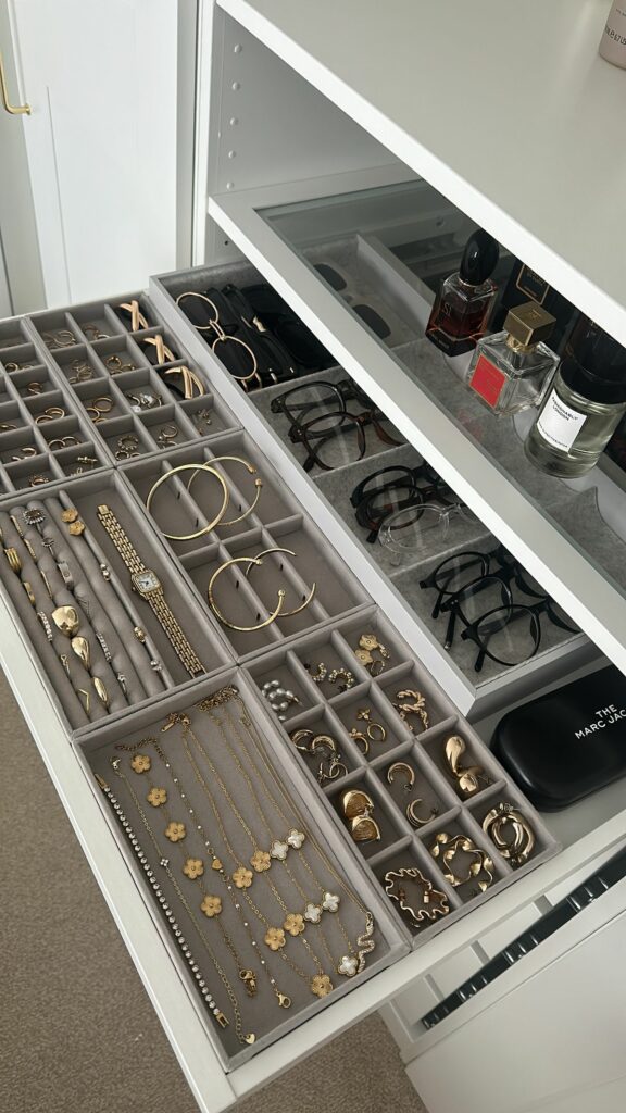 77d26f4fedbaecc94b2006ffe33fae70