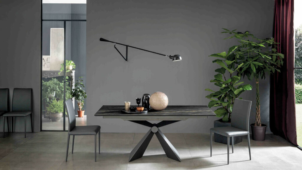 Sintesi di Altacom – Tavolo allungabile dal segno deciso-La forma della convivialità 1 SINTESI ALTACOM 3 1