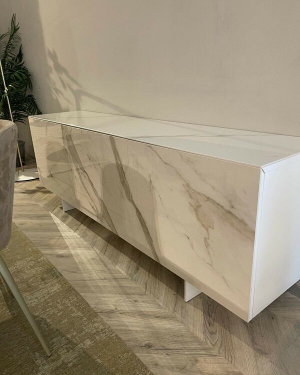CV 637 MADIA MONOLITH